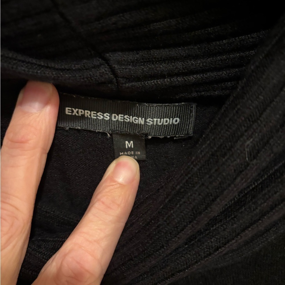 Express Black Short Sleeve Top - Picture 2 of 2